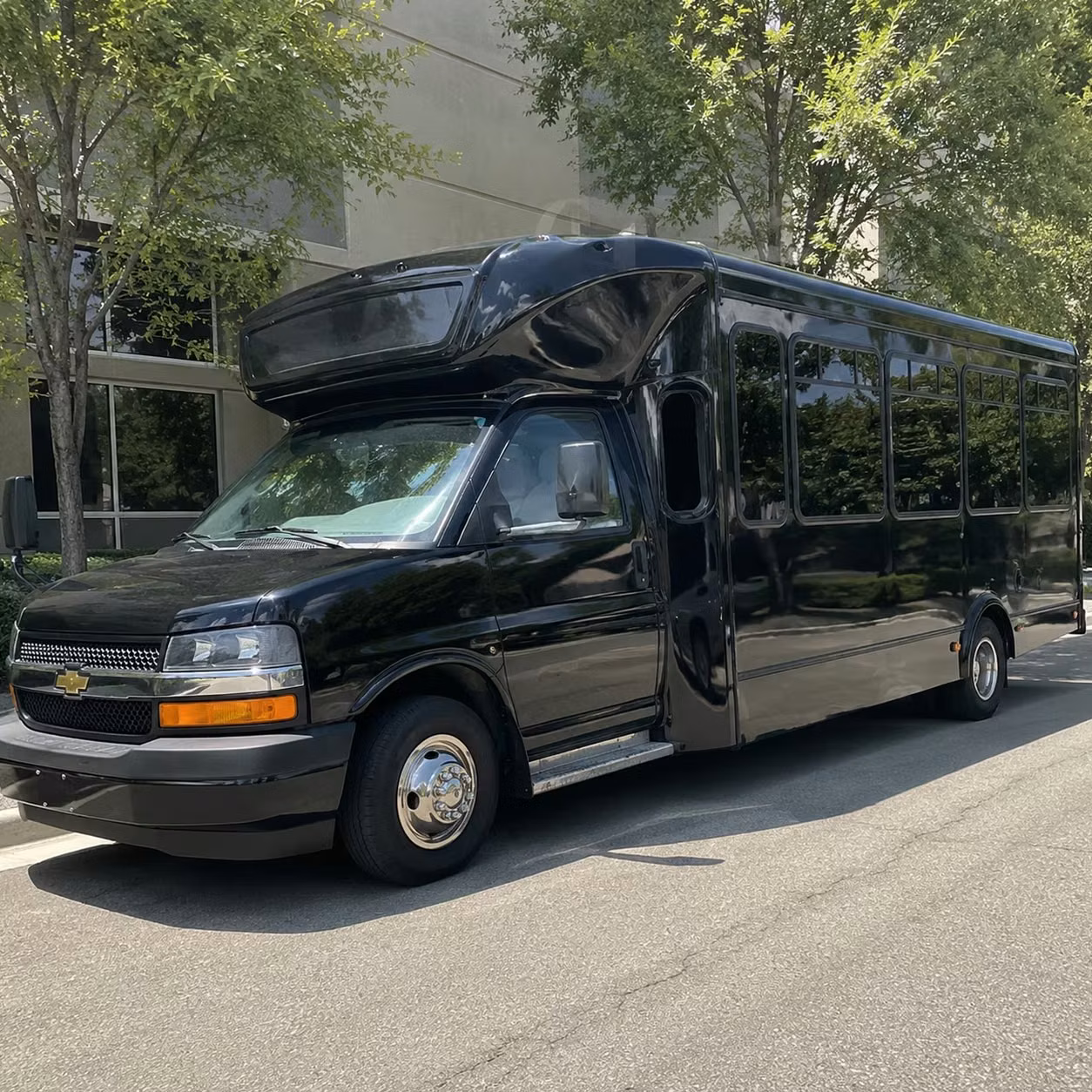 kirkland prom party buses with the amenities your group actually wants